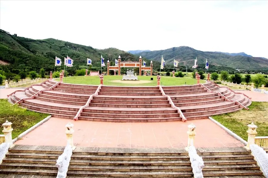 Đàn Tế Trời Tây Sơn với khung cảnh thiên nhiên xinh đẹp bao bọc xung quanh